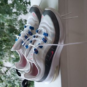 Gils Air Max Axis Nike sneakers